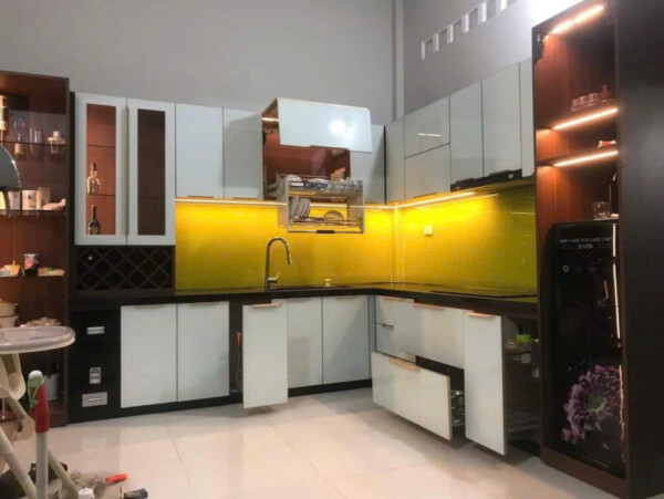 50+ Mẫu tủ bếp inox cánh kính HOT 2026