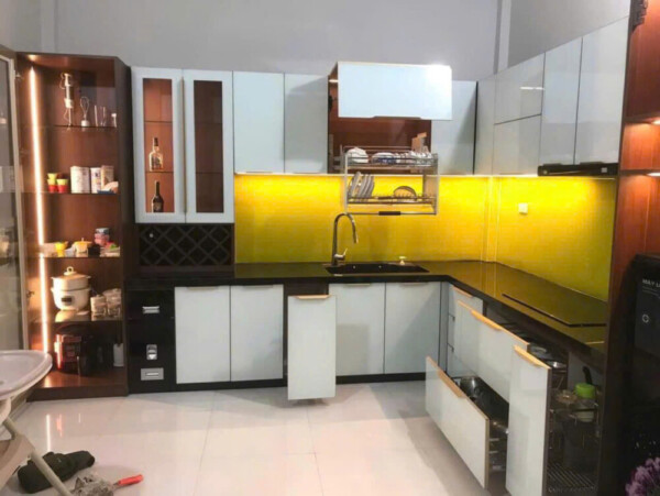 50+ Mẫu tủ bếp inox cánh kính HOT 2026