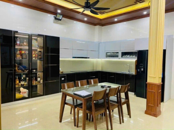 50+ Mẫu tủ bếp inox cánh kính HOT 2026