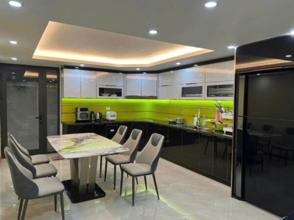 50+ Mẫu tủ bếp inox cánh kính HOT 2026