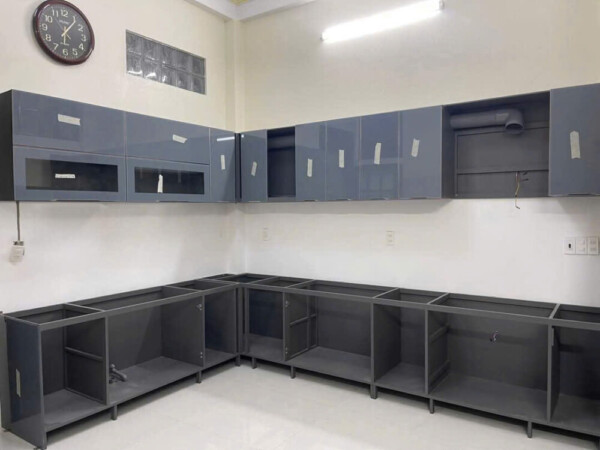 50+ Mẫu tủ bếp inox cánh kính HOT 2026