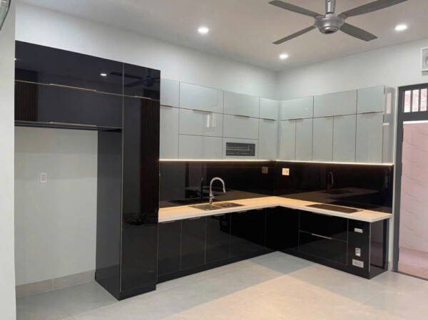 50+ Mẫu tủ bếp inox cánh kính HOT 2026