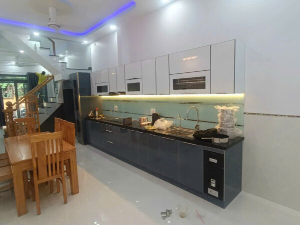 50+ Mẫu tủ bếp inox cánh kính HOT 2026