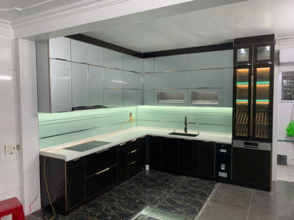 50+ Mẫu tủ bếp inox cánh kính HOT 2026