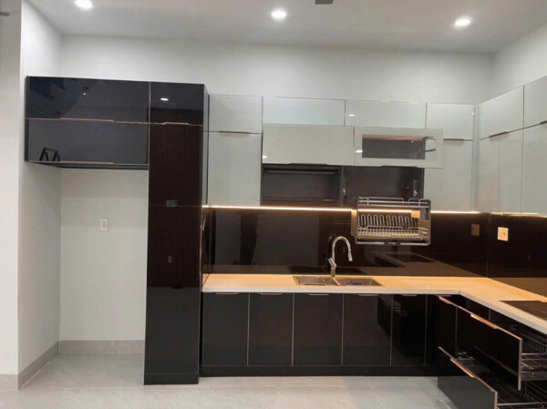 50+ Mẫu tủ bếp inox cánh kính HOT 2026