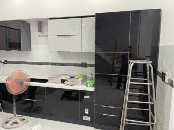 50+ Mẫu tủ bếp inox cánh kính HOT 2026