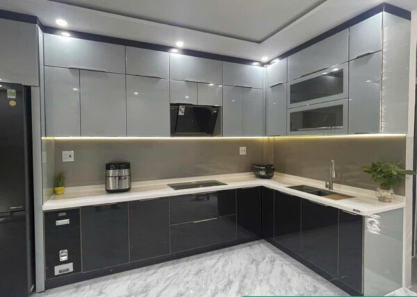 50+ Mẫu tủ bếp nhôm kính HOT 2026