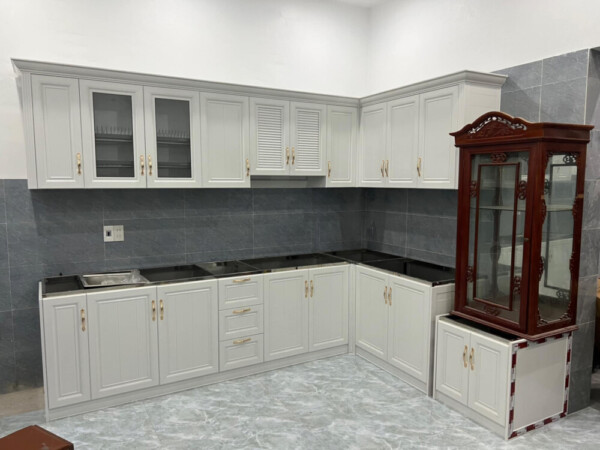 50+ Mẫu tủ bếp nhôm kính HOT 2026