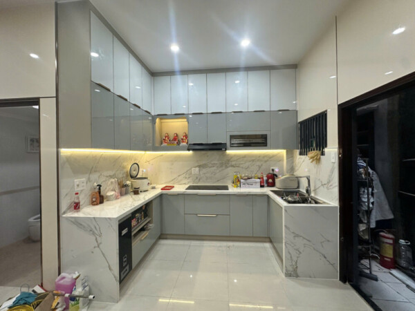 50+ Mẫu tủ bếp nhôm kính HOT 2026