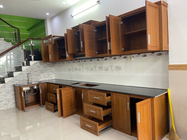 50+ Mẫu tủ bếp nhôm kính HOT 2026