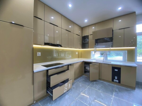 50+ Mẫu tủ bếp nhôm kính HOT 2026